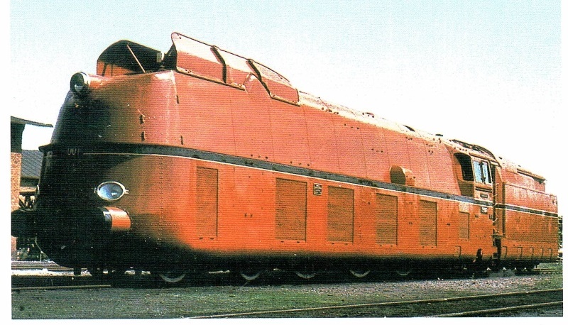 Lokomotive mit Stromlinienverkleidung
