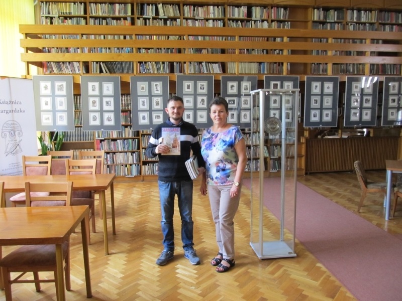 Bücherübergabe