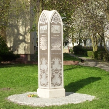 Katholische Kirche Gedenkstein